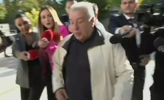 Η οργισμένη αντίδραση του Τάσου Χαλκιά κατά την είσοδό του στα δικαστήρια -  YourTipster.gr